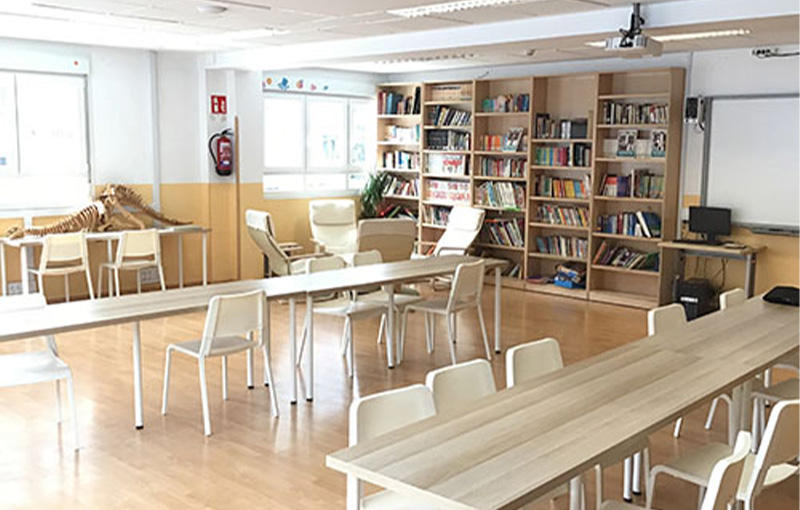 Biblioteca del colegio Juan de Valdés, en San Blas, Las Rosas, Madrid