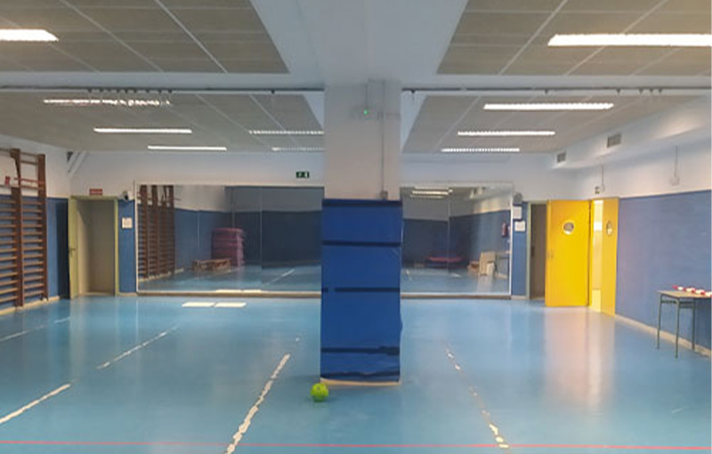 Gimnasio pequeño del colegio Juan de Valdés, en San Blas, Las Rosas, Madrid