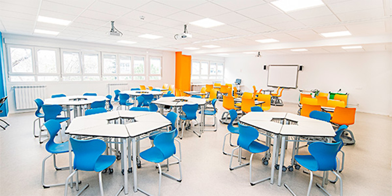 Sala diáfana en alquiler del colegio Juan de Valdés en San Blas, Las Rosas, Madrid